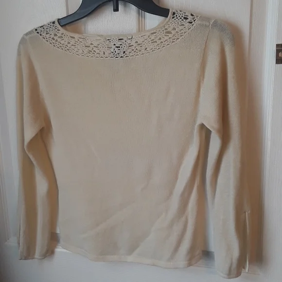 Y2K Crochet neckline Top w/ 3/4 split sleeves Lightweight Knit beaded tie - Picture 12 of 15